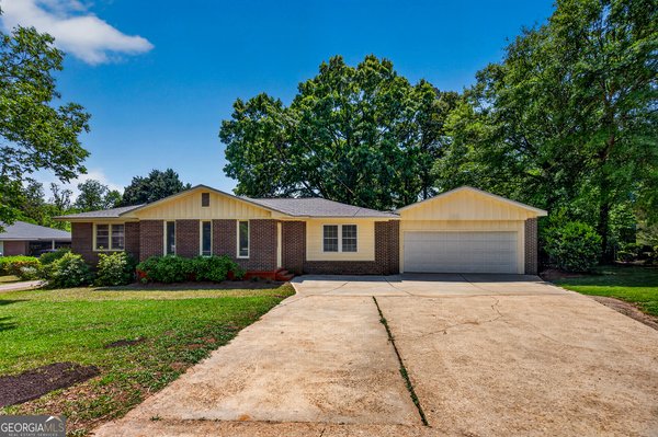 121 Chilton Crescent Lagrange