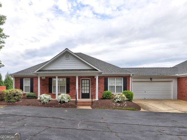 512 Courtyard Way, Woodstock