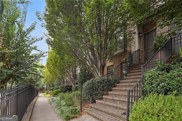 3552 Roswell Road Atlanta