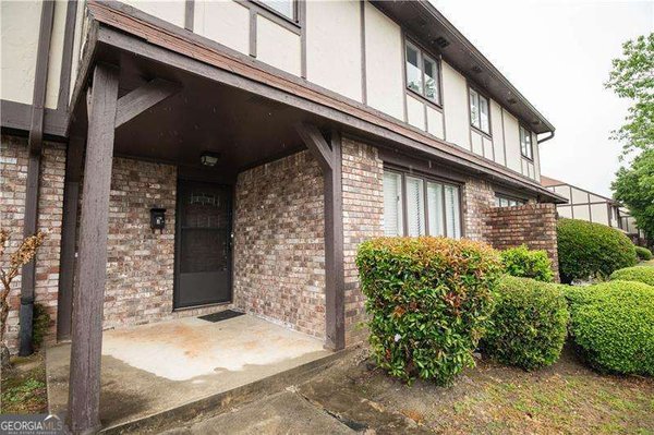 1196 Ashborough Drive, Marietta