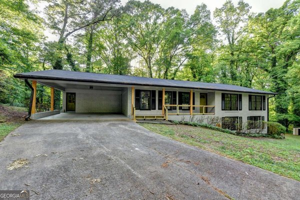 1300 Lavista Drive, Mableton