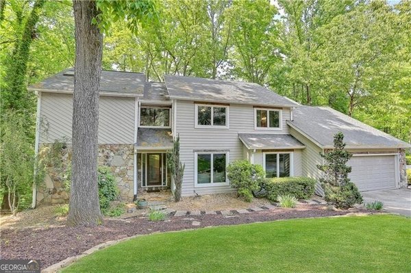345 Clear Creek Court, Roswell