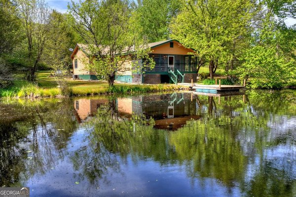 111 Candlewood Lane, Blue Ridge