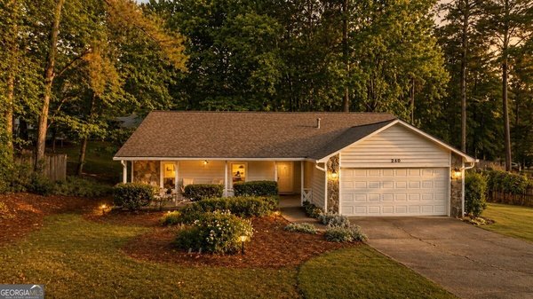 240 Kristie Lane, Roswell