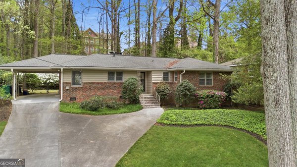 955 Vistavia Circle, Decatur