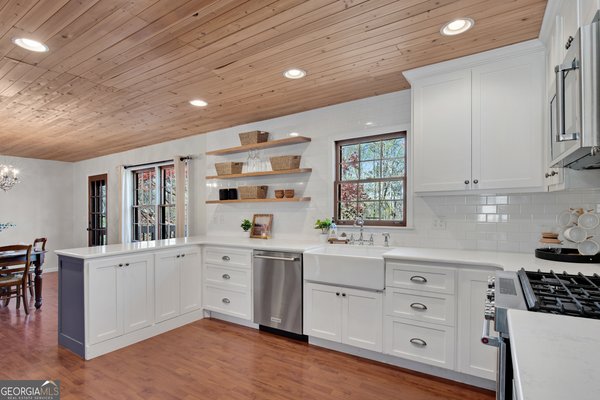 126 East Lake Drive, Roswell
