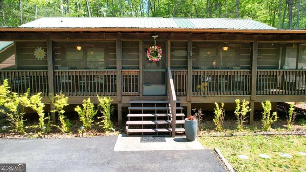 210 Shade Tree Lane, Mineral Bluff