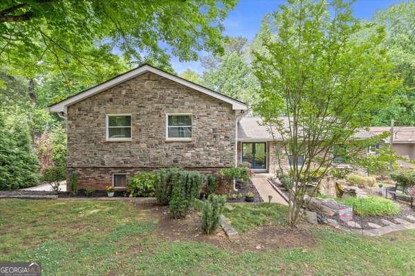 9040 Ruby Lane, Gainesville