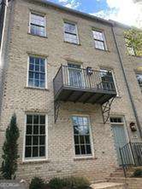 130 Clover Court, Roswell