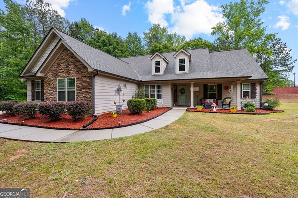 32 Brooks Lake Drive, Newnan