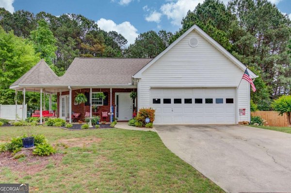 302 Greenleaf Court, Loganville