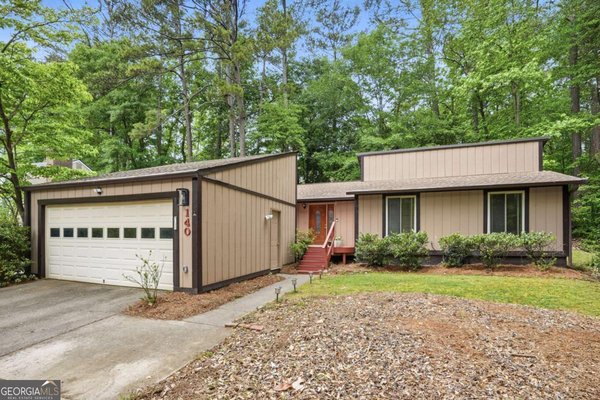 140 Hillside Lane, Roswell
