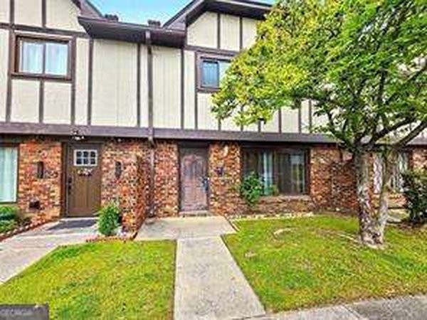 1831 Ashborough Court Marietta