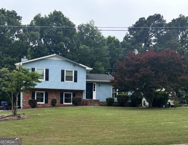 5913 Old Forrest Way, Douglasville