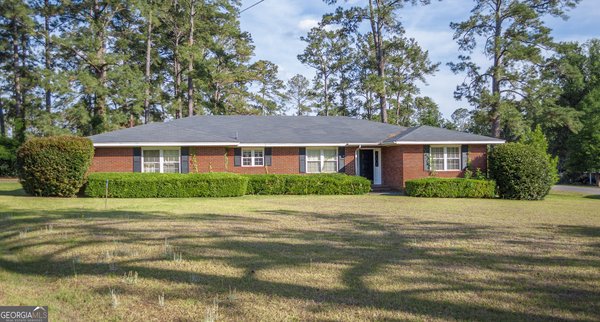 105 Edgewood Road, Glennville