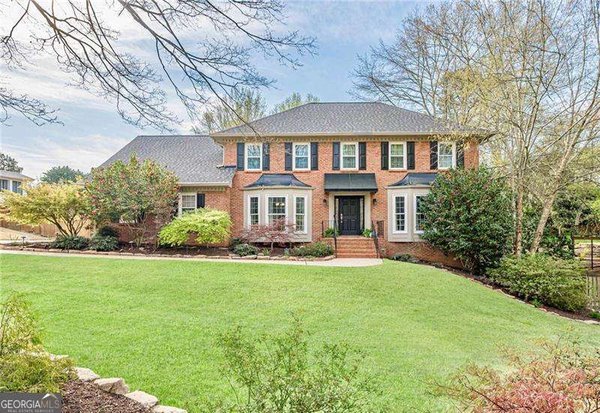 220 Saddle Lake Drive Roswell