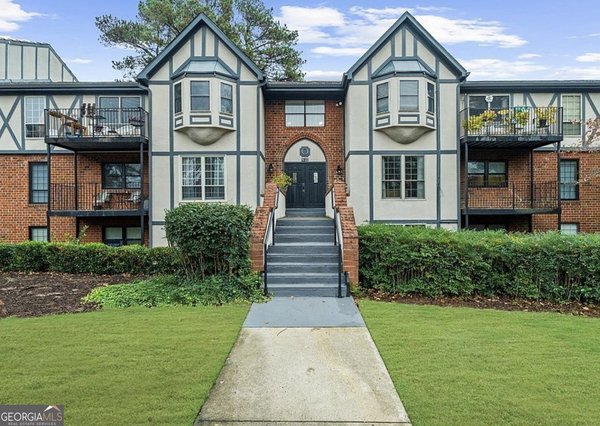 6851 Roswell Road, Sandy Springs