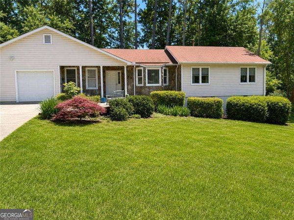 390 Sarsen Trail, Marietta