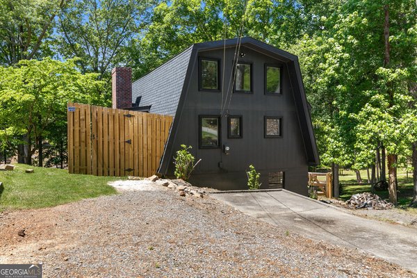 18 Oriole Drive, White