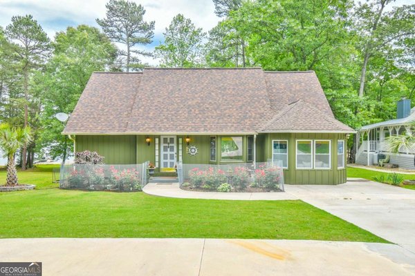 591 Rue Cezzan Lavonia