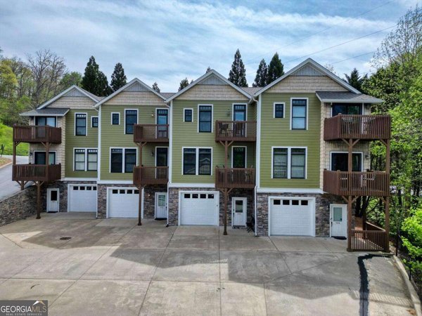 1401 Lakeside Road Hiawassee