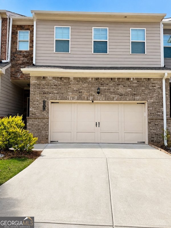 2235 Manor Pointe Drive, Cumming