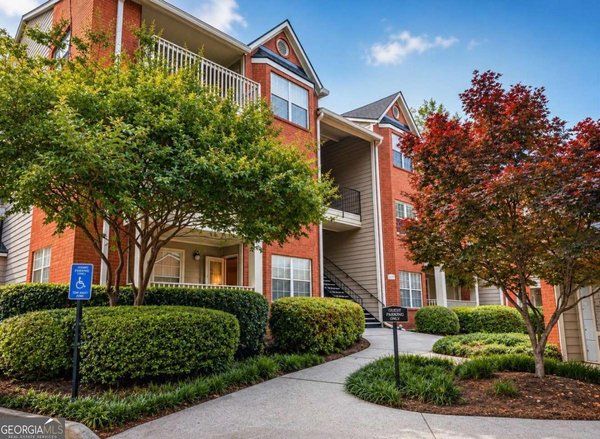 2043 Chastain Park Court, Atlanta