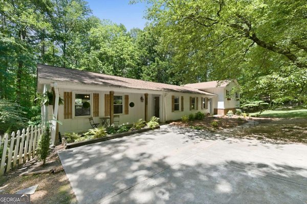 860 Oakdale Road, Canton
