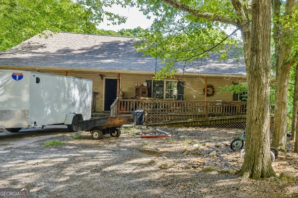 1990 Hewell Road, Dewy Rose