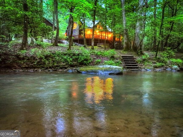 300 River Road, Cherry Log