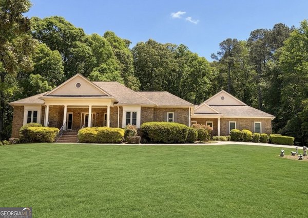 220 North Drive, Fayetteville