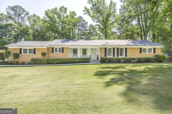 1943 Birchwood Way Macon