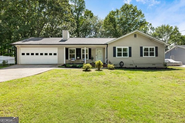 5627 Pinewood Drive, Flowery Branch