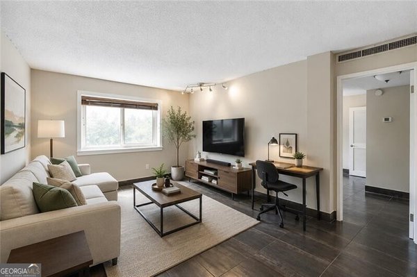 2285 Peachtree Road, Atlanta