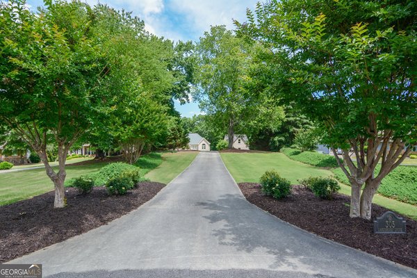 305 Lakeshore Drive, Hartwell