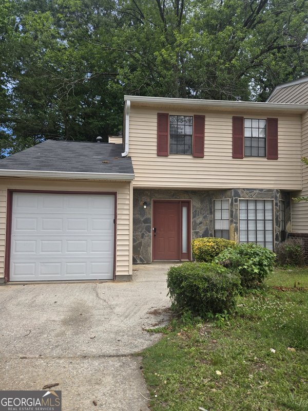 1004 Pine Tree Trail South Fulton