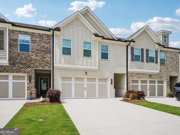 5052 Silver Fox Trail, Oakwood