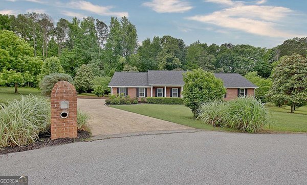 105 Walden Way Fayetteville
