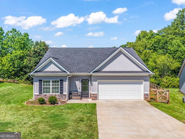 372 Highland Pointe Drive, Alto