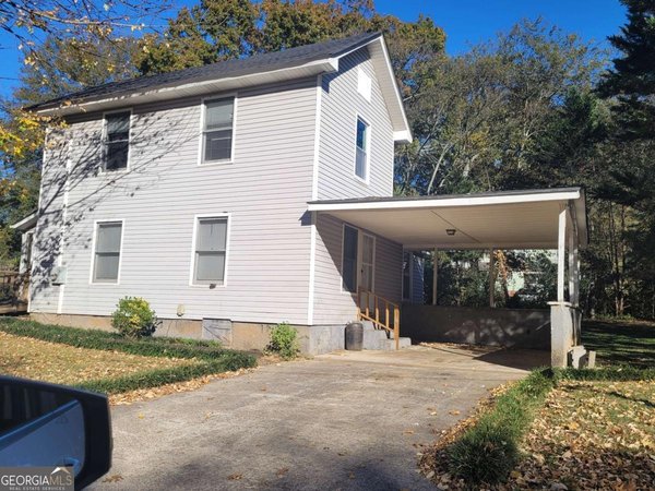 215 Avenue Lindale