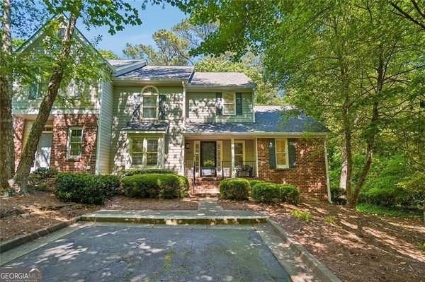 301 River Glen Drive, Roswell