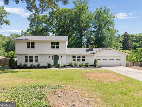 670 Lake Charles Way, Roswell