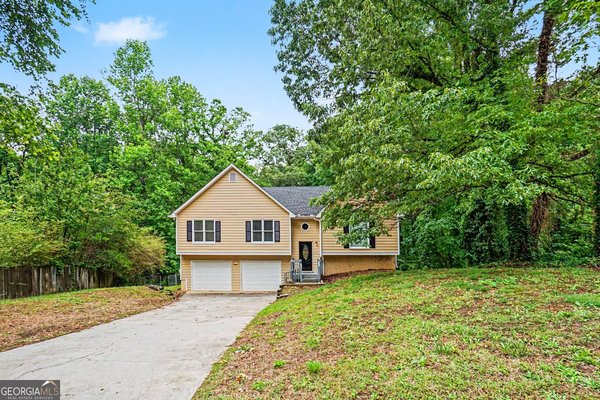 202 Garretts Drive, Douglasville