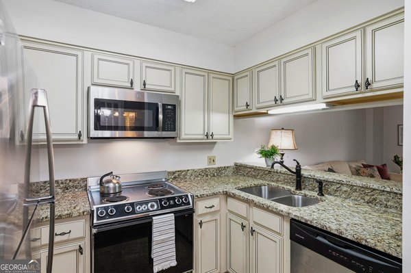 1800 Clairmont Lake Decatur