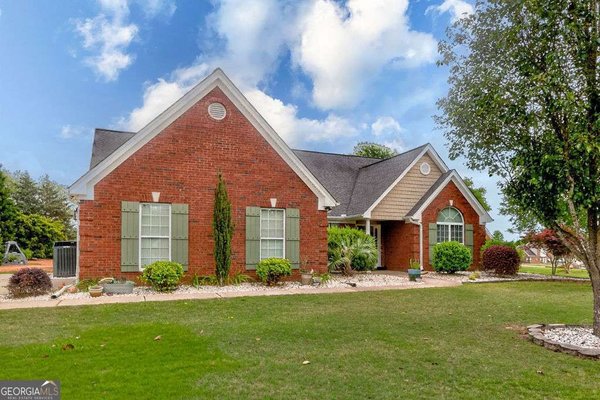 1040 Sapphire Trail, Bogart