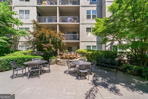 1075 Peachtree Walk, Atlanta