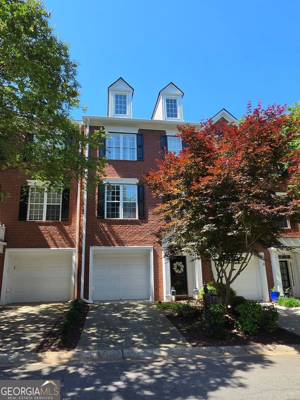 1707 Waters Edge Trail Roswell