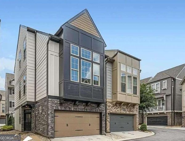 1058 KIRKLAND Circle, Smyrna