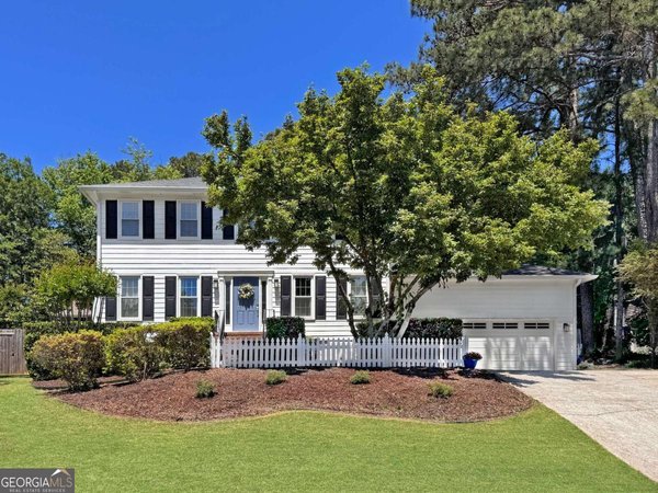 530 Woodline Court, Roswell