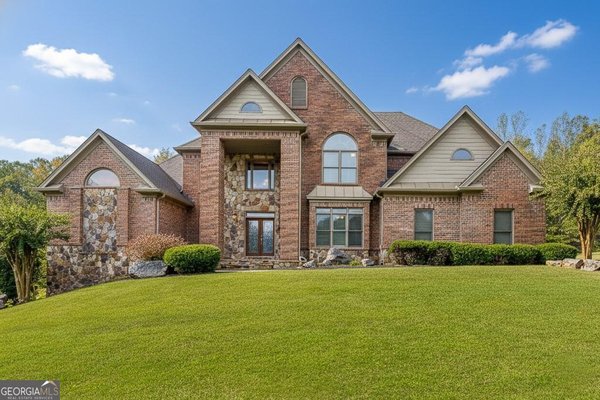 main picture of 940 Chateau Forest Road, Hoschton
